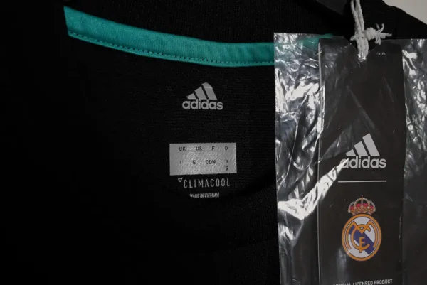 Real Madrid 2017-18 Away Jersey Black - Image 2