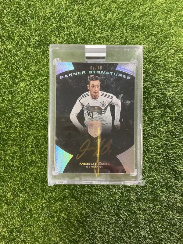2018 Panini Eminence Soccer Mesut Özil Banner Signatures Auto 07/10