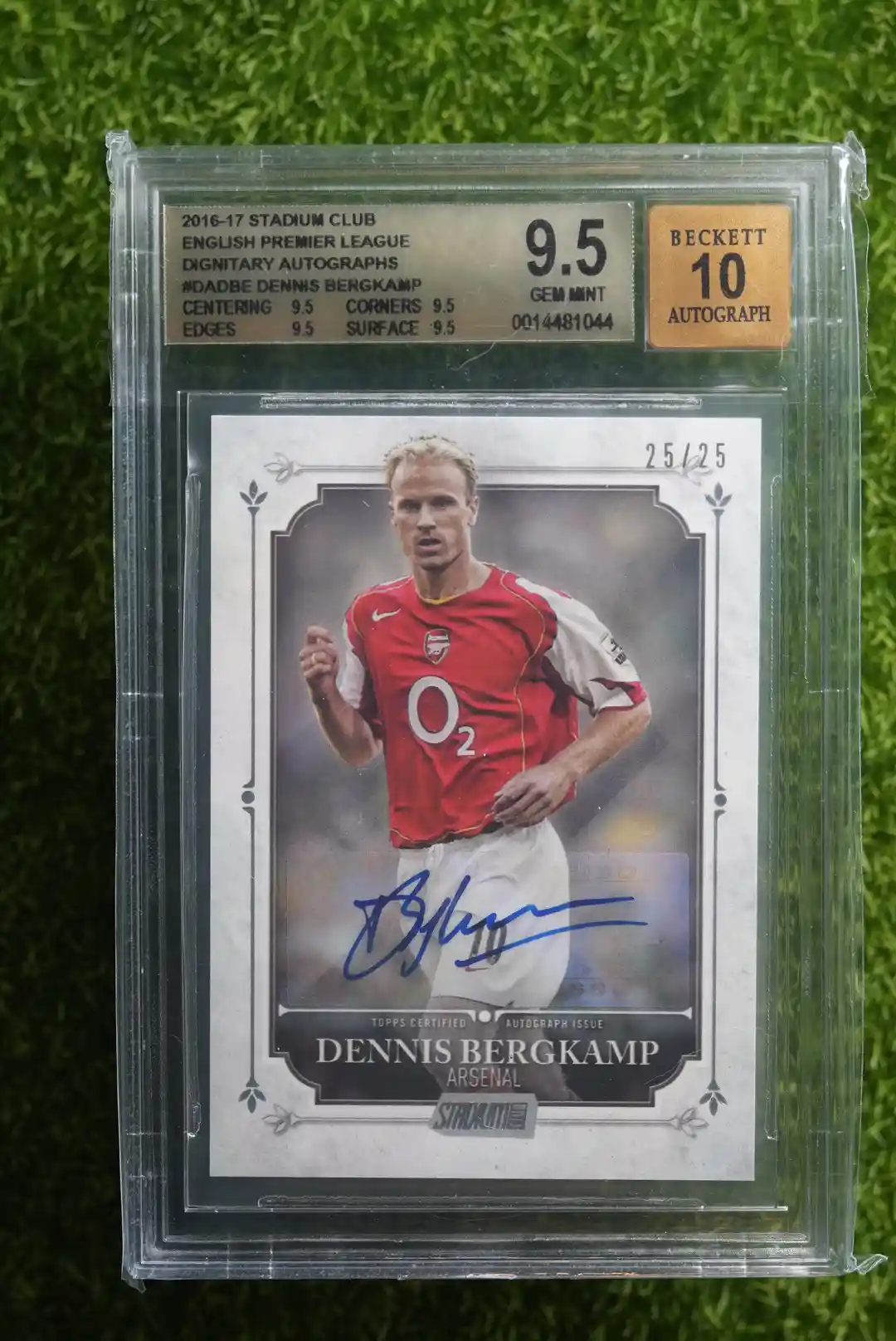 2016-17 Topps Stadium Club Dennis Bergkamp Dignitary Autographs 25/25
