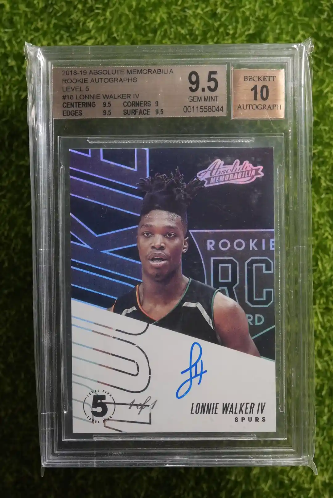2018-19 Absolute Memorabilia Lonnie Walker IV Rookie Autographs Level 5 1/1