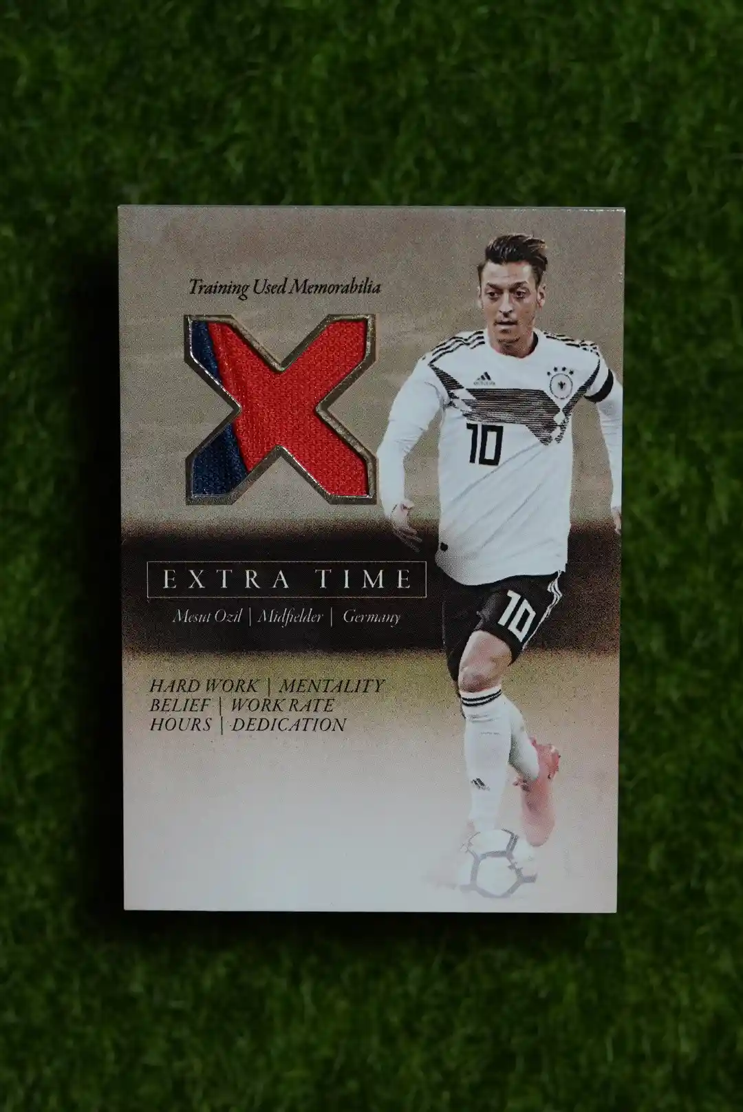2016 Futera Unique Mesut Özil Extra Time Training Memorabilia 18/25