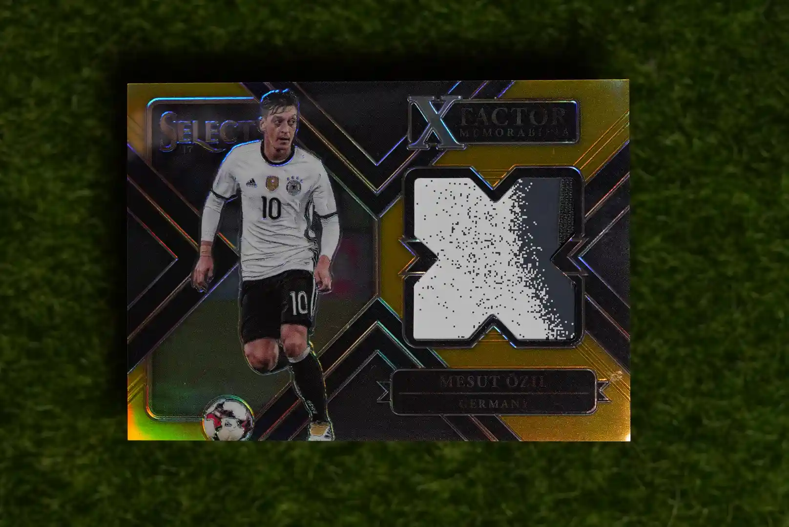 2017-18 Panini Select Mesut Özil X-Fractor Memorabilia Gold 01/10