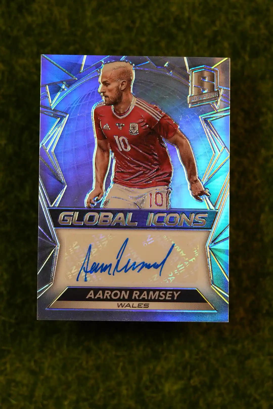 2016-17 Panini Spectra Aaron Ramsey Global Icons Auto 159/199